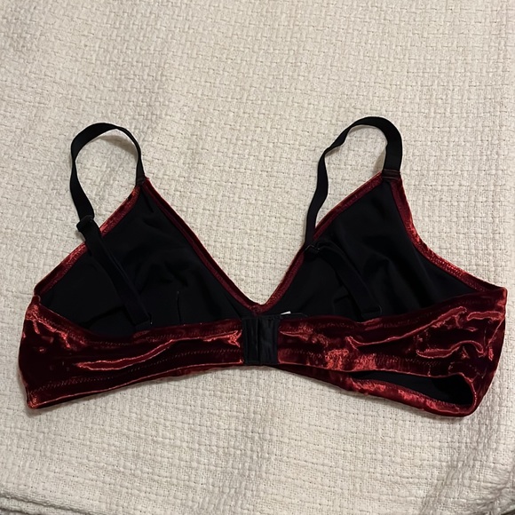 Colsie red velour bralette. Size xl. - Picture 2 of 4